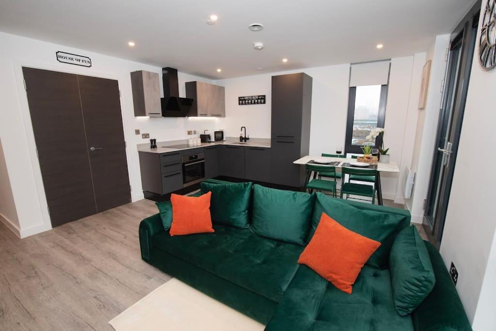 Апартаменты Deluxe 2 Bed York Flat With Gym Sleeps 6 Экстерьер фото