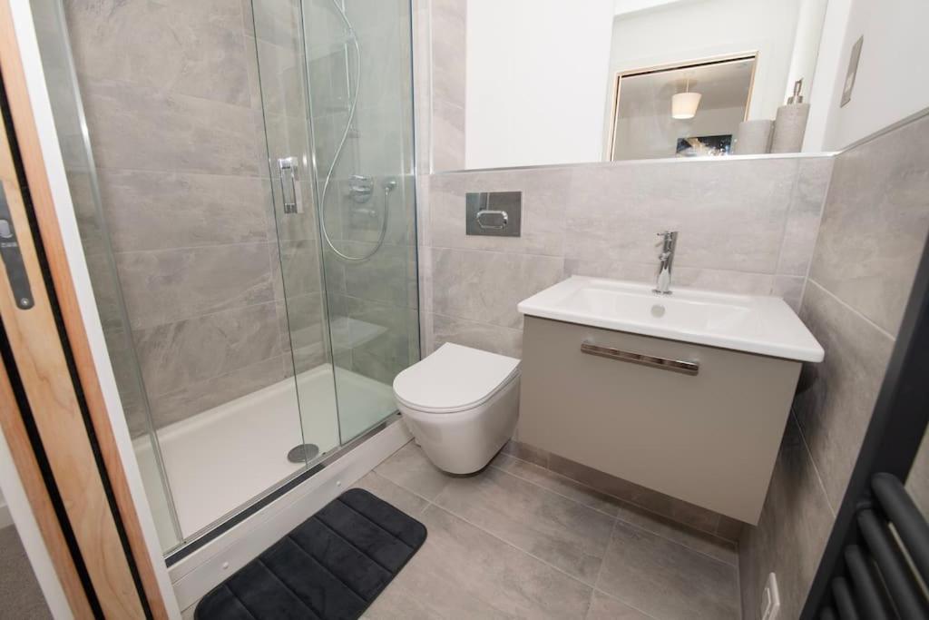 Апартаменты Deluxe 2 Bed York Flat With Gym Sleeps 6 Экстерьер фото
